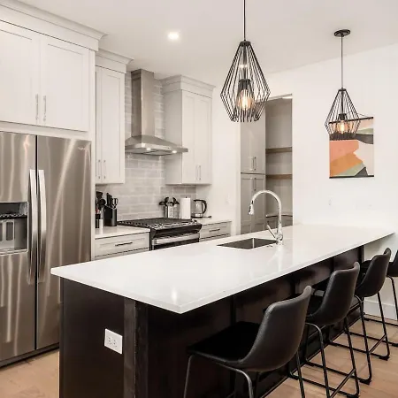 Modern Luxury 4Br 3 5Ba Oasis In Historic Old Town East Pd Villa
